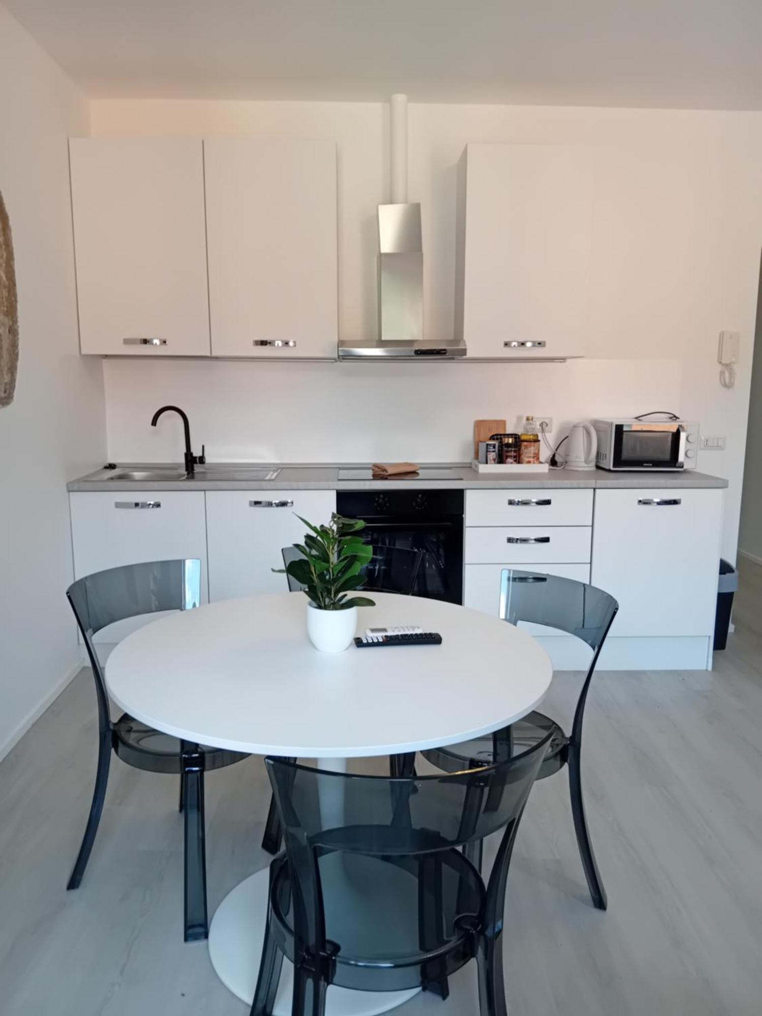 History Luxury Central Apartment By Revenue House โกโม ภายนอก รูปภาพ
